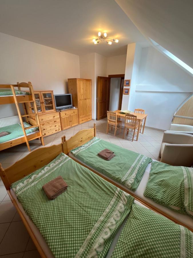 Sokoli Hnizdo Hotel Hlaska Kültér fotó